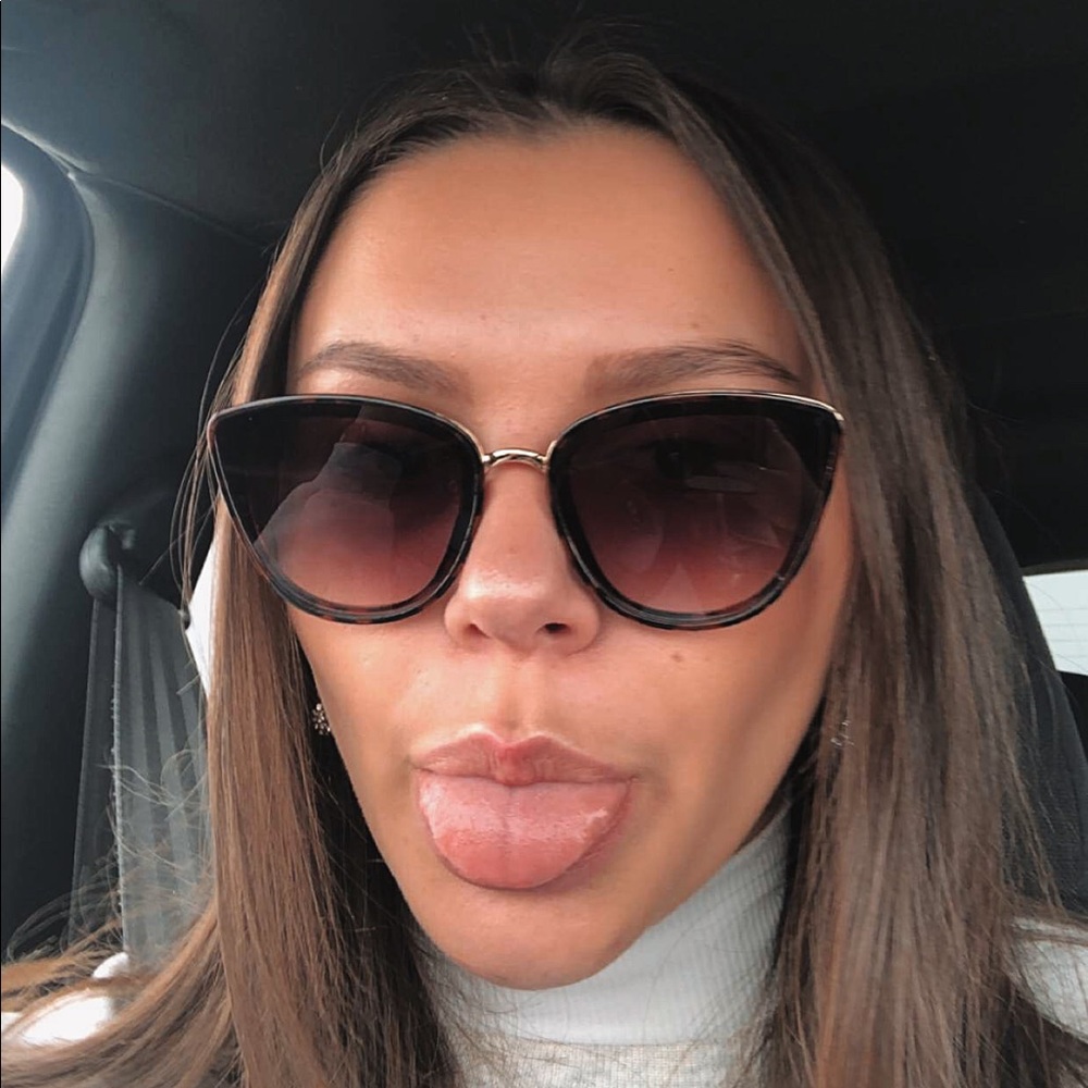 Meet your Posher, Alexandra
